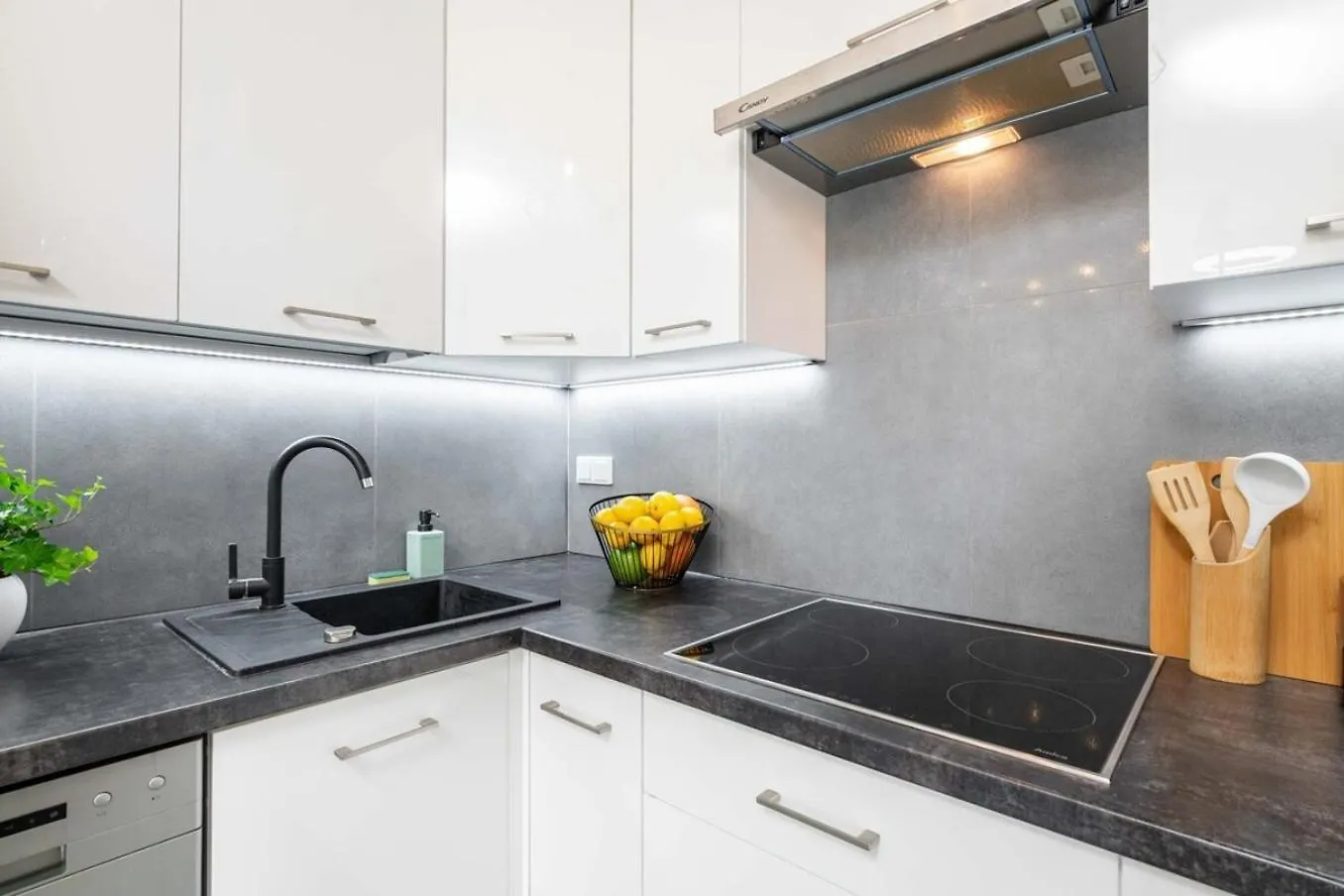 Pinacolada Lux Suite Mokotow Warsaw